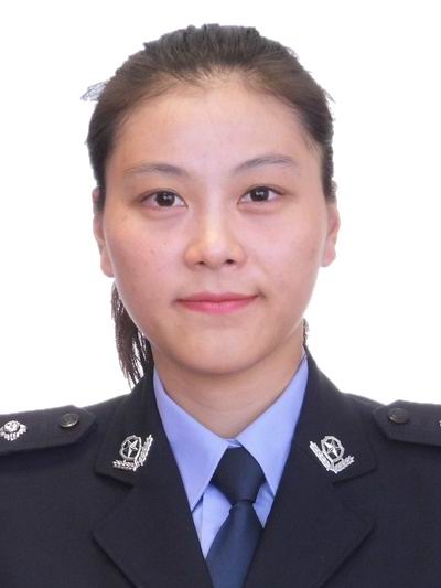 袁文婧警官证件照.jpg