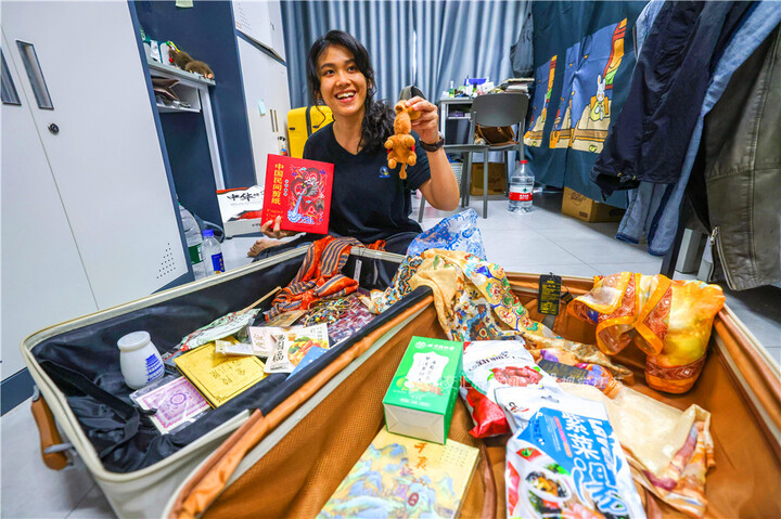 把“中国”带回家!外籍留学生的行囊“Haul”火了