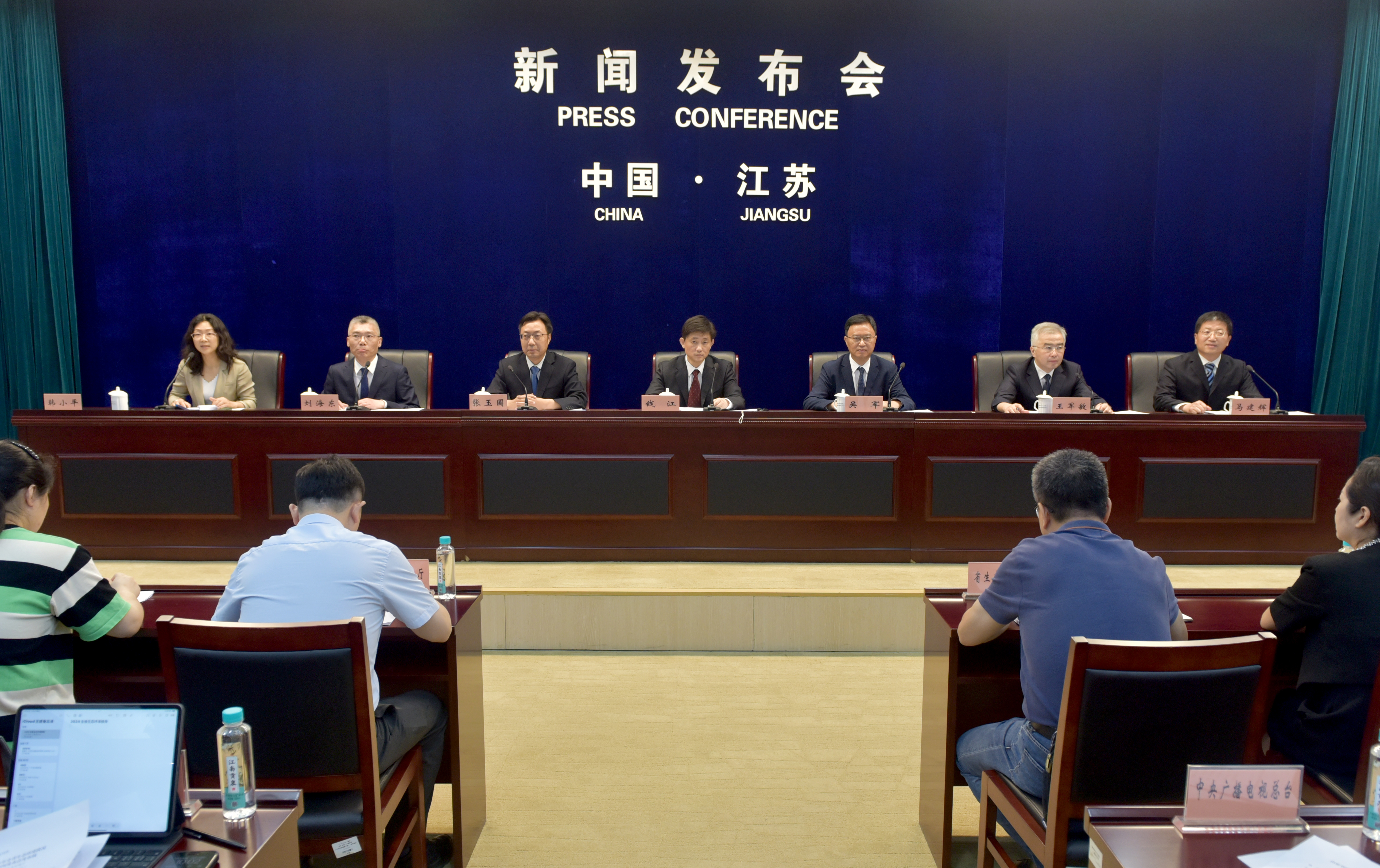 发布会现场.jpg