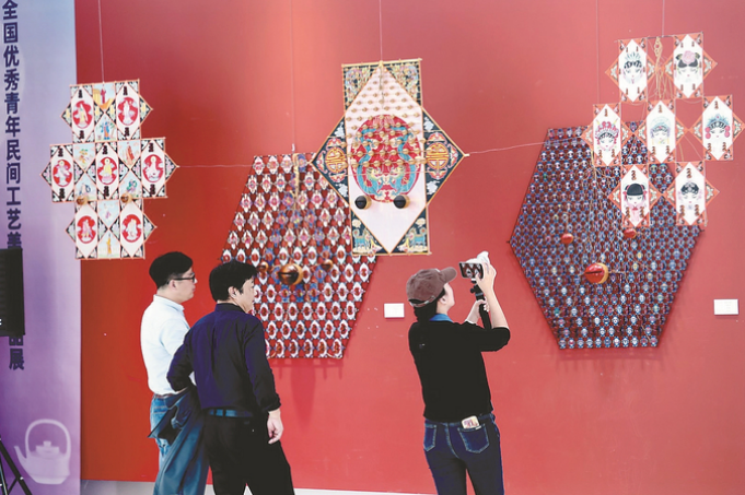 全国优秀青年民间工艺美术家作品展开展