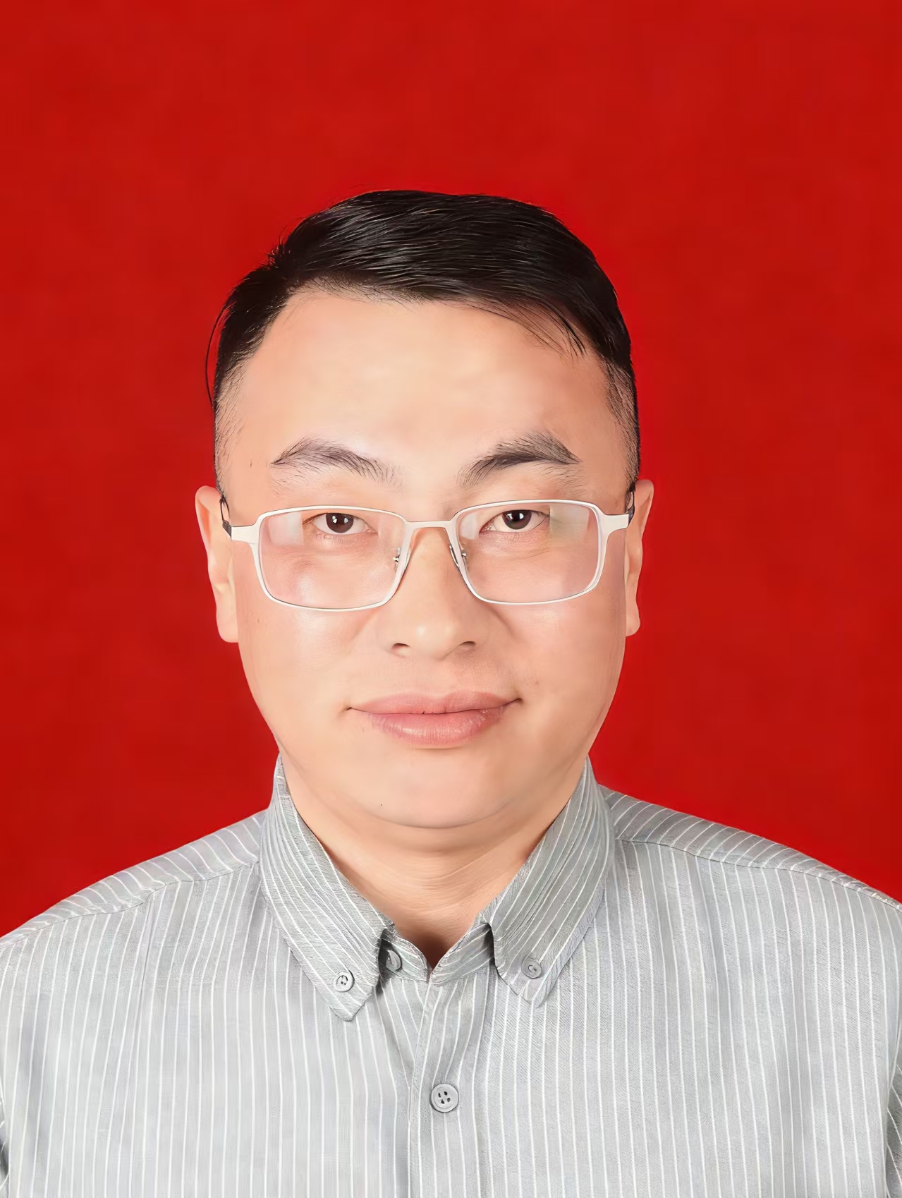 6.沈洋洋红底证件照(大图).jpg