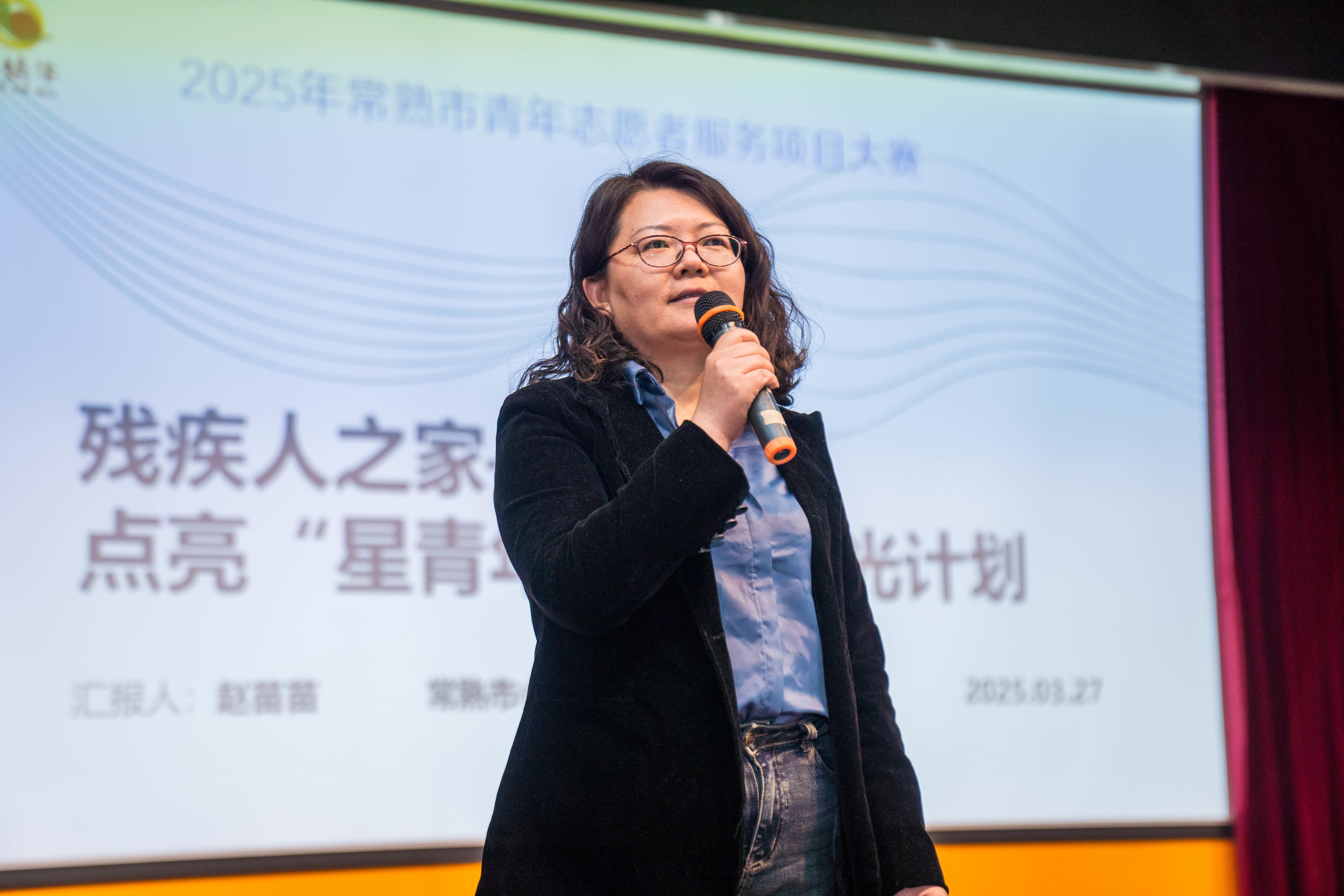 4.赵苗苗生活照2.jpg